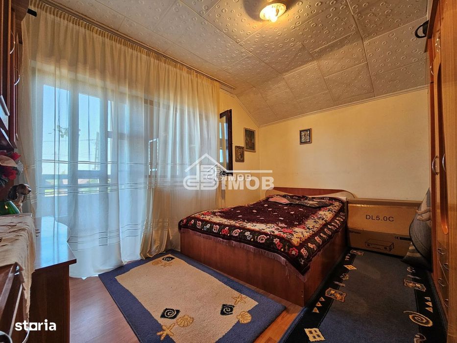 Casă eficientă energetic, cu panouri solare, într-o zonă liniștită – S