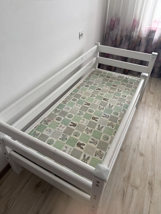 Детская кровать с матрасом