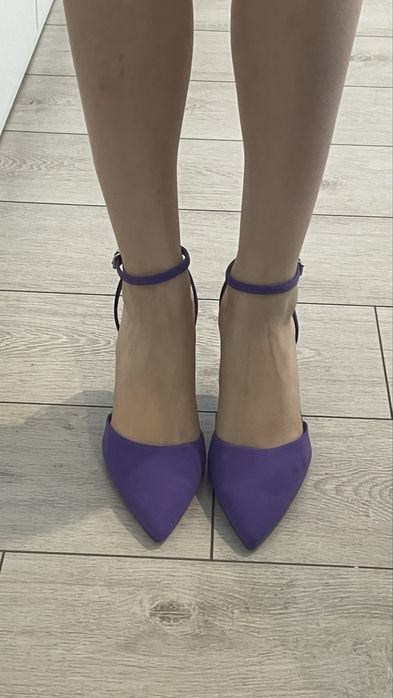 Обувки на ток Bershka с каишка