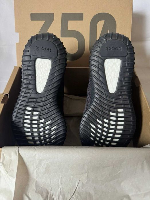 Adidas Yeezy Boost 350 v2 Onyx