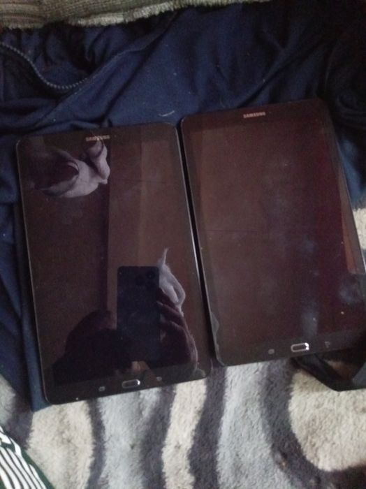 Vând tablete Samsung Galaxy Tab 9.6