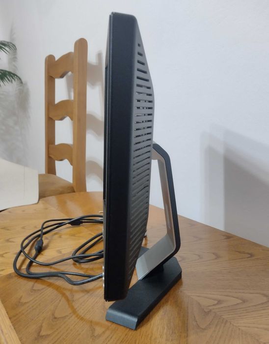 Calculator  i3-Fujitsu Esprimo P710 + monitor 19’ Dell