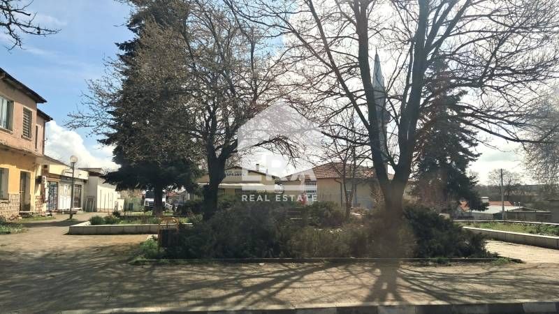 Ексклузивен, урегулиран поземлен имот за продажба, с малка постройка,