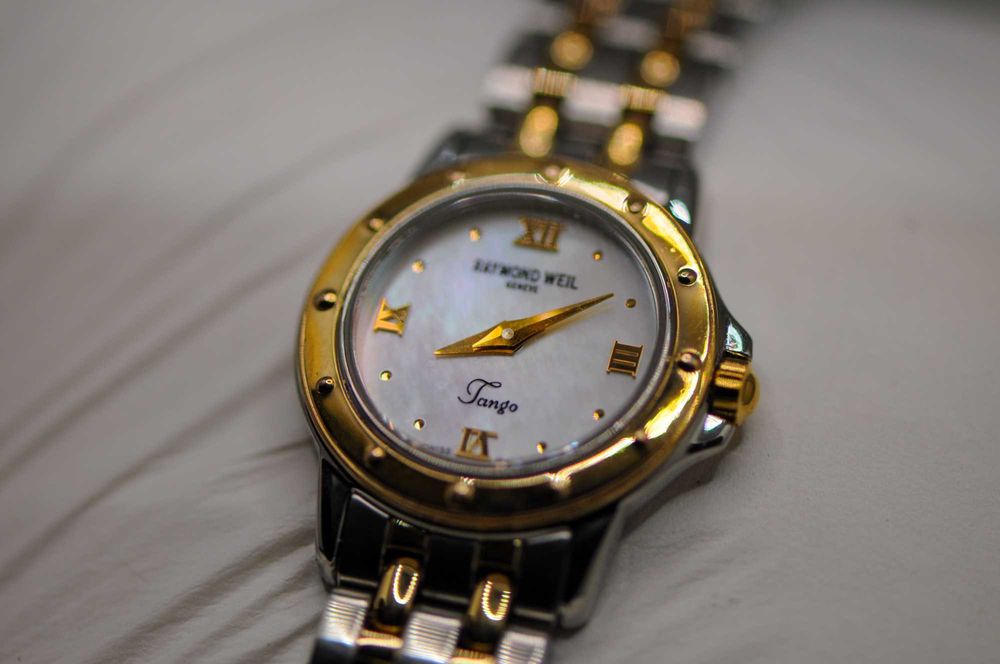Швейцарски дамски часовник - Raymond Weil Tango 5860