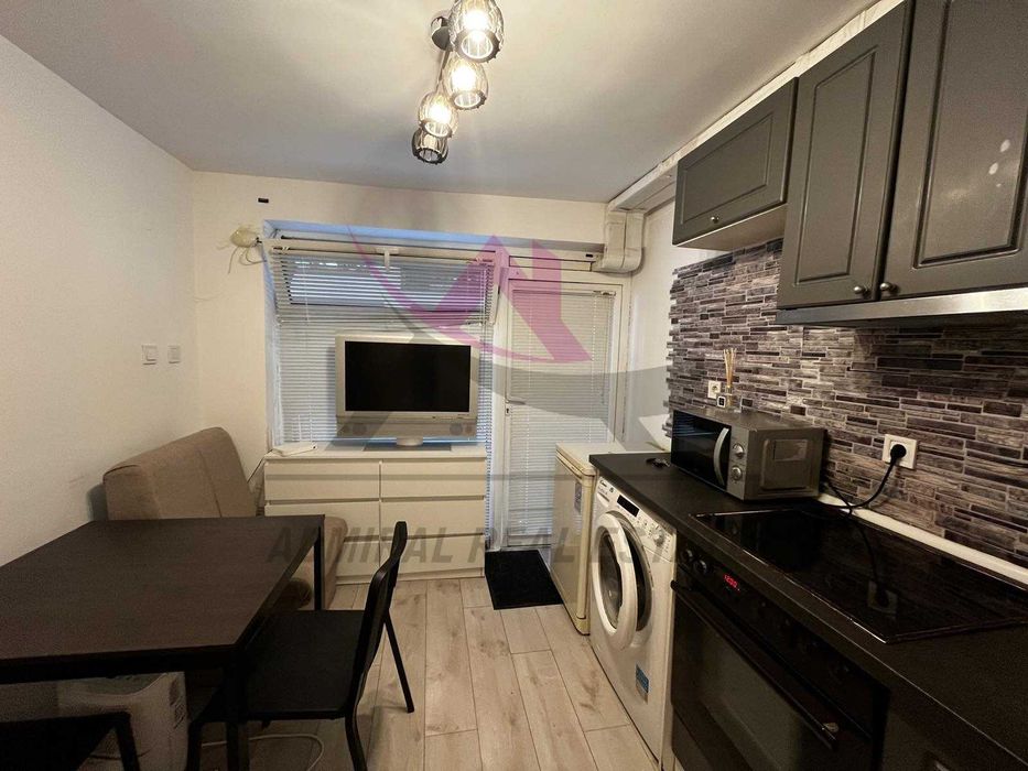 Дава се под наем Едностаен апартамент в Варна, Център - 25 кв.м за 295 € - Снимка #1