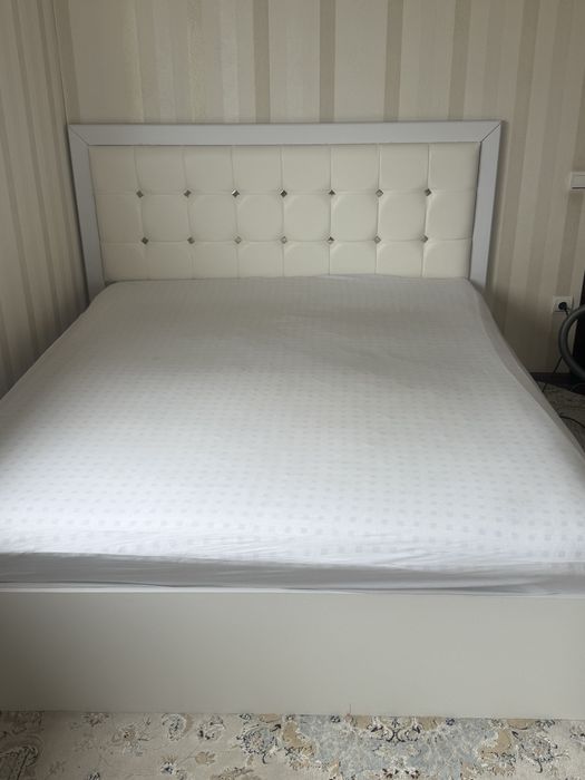 Двухспальняя кровать