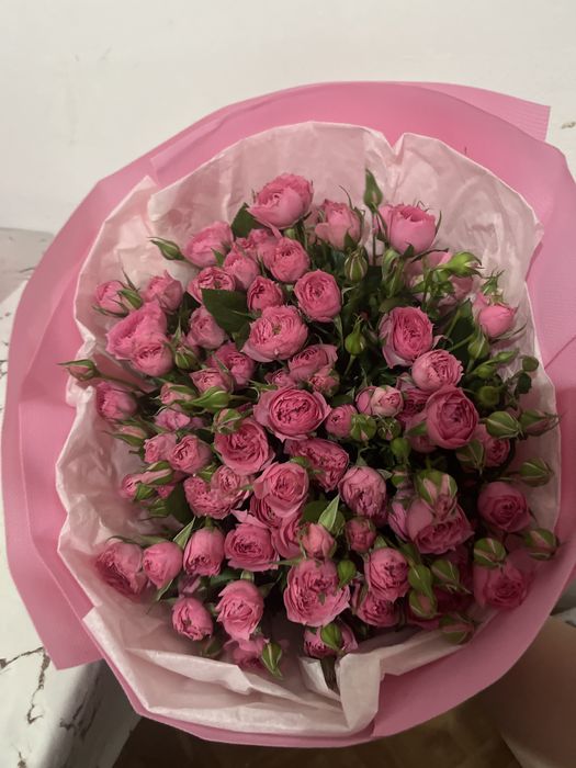 Свежые кустовые розы