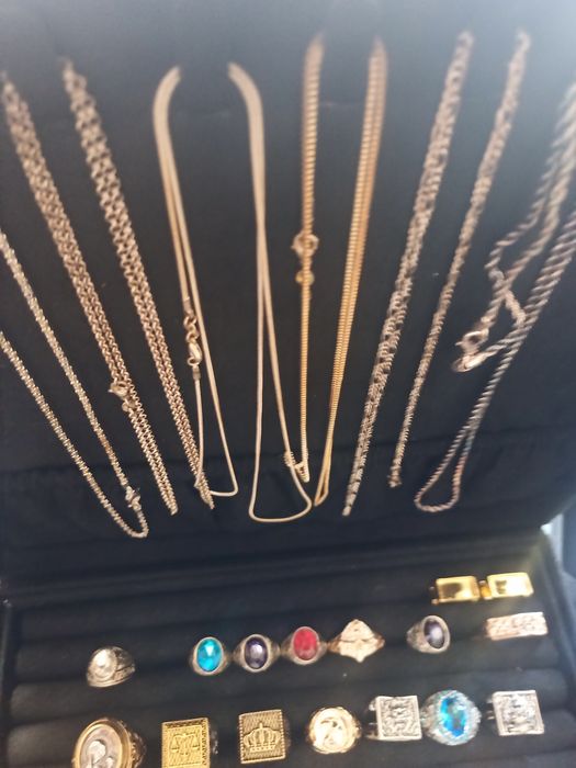 Мужские перстни.