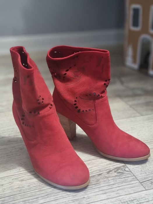 продам сапоги/красные казачки