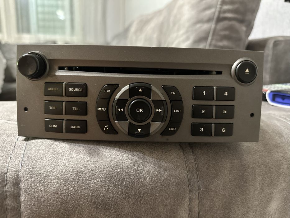 Оригинално радио за Пежо 407