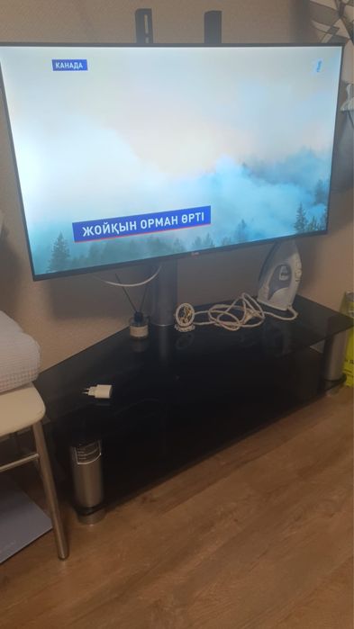 Продам стол под телевизор