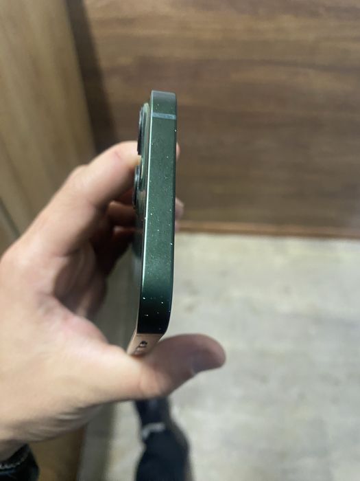 Продам айфон 13