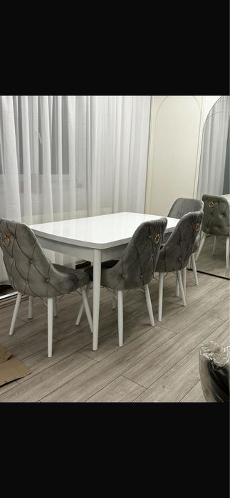 Masa  extensibila + 6 scaune catifea