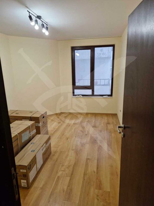 Дава се под наем Тристаен апартамент в Варна, Окръжна болница - 80 кв.м за 847.62 € - Снимка #2