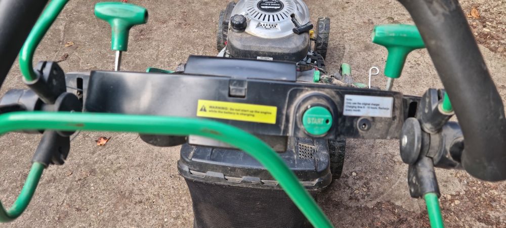 Masina de tuns iarba