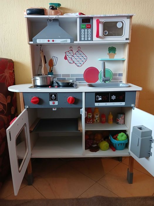 Детска дървена кухня изцяло оборудвана!