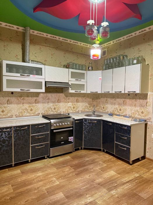 Kvartira sotiladi. Navastroyka