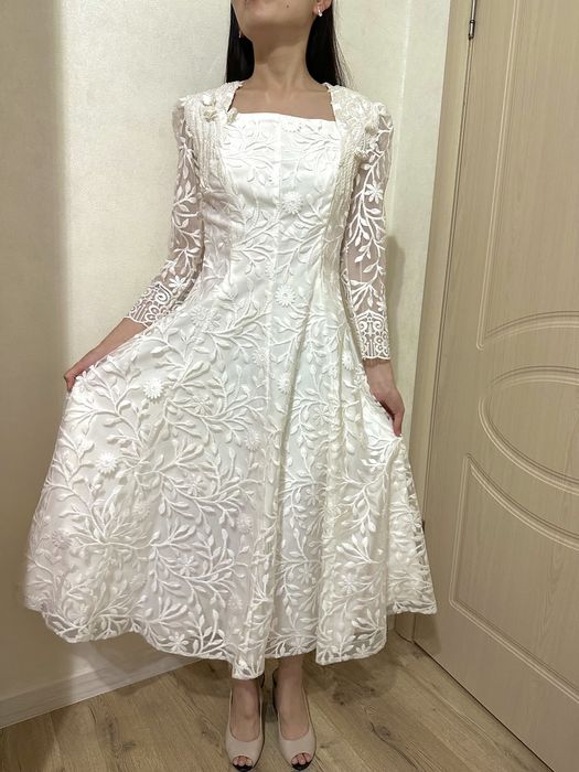 Белое красивое платье