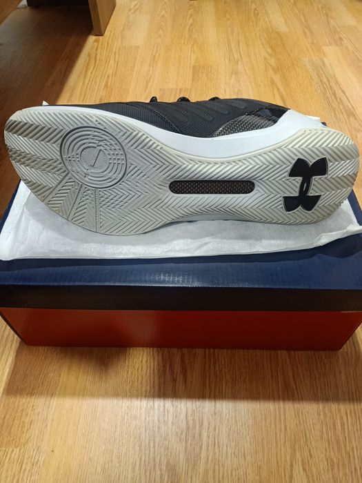 Vând semighete Underarmour Stephen Curry mărimea 45