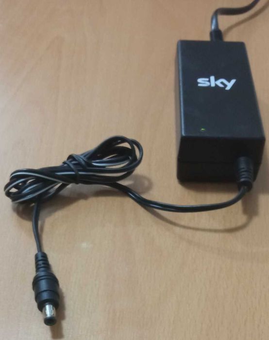 Alimentator DELTA ELECTRONICS 12V  3 .34A cu indicator Led