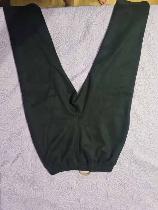 Vând pantaloni băieți.