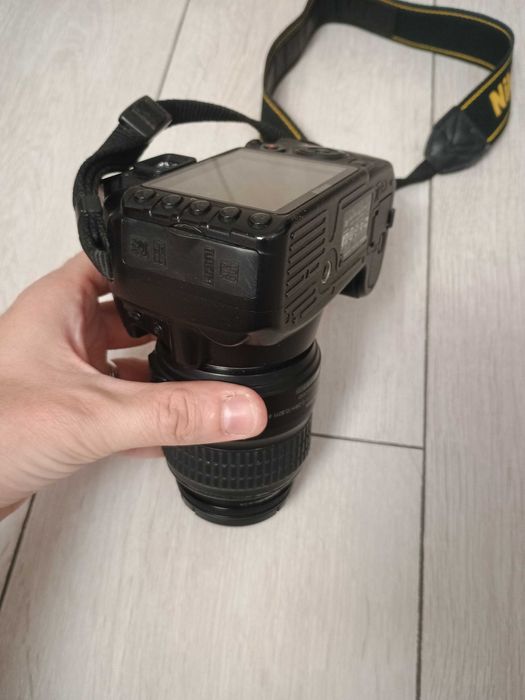 Vand DSLR NIKON D3100 ORIGINAL, pentru piese, este DEFECT !!