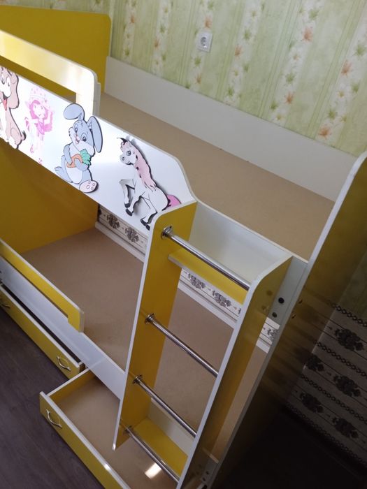 2 этажли кровать шифонери билан бирга сотилади.