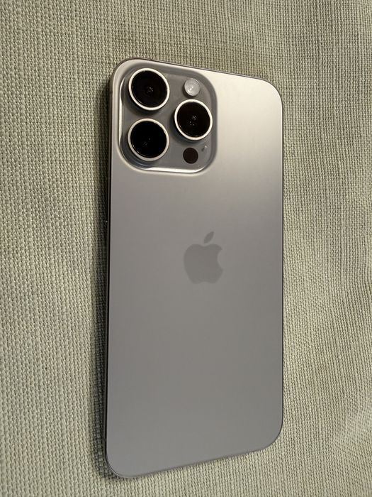 Продавам IPhone 15 Pro Max