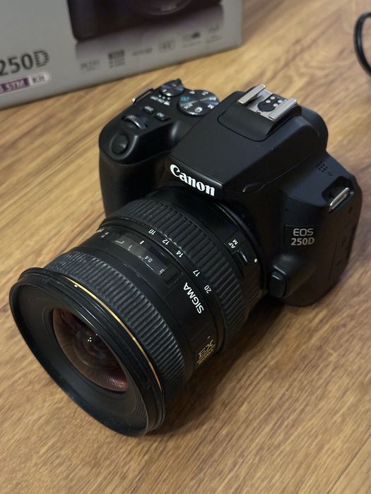 Продам фотоаппарат canon 250d