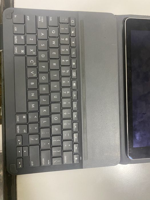 Tableta apple cu husa si tastatura