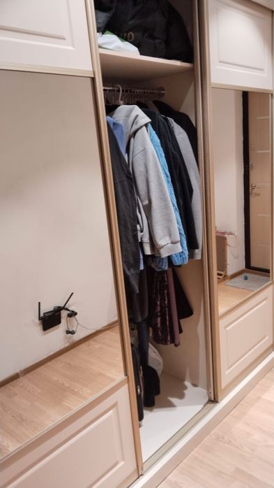 Шкаф платяной срочно продаю