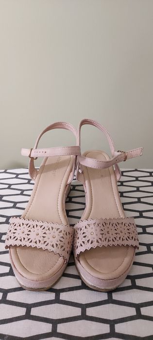 Продаются босоножки 39р.