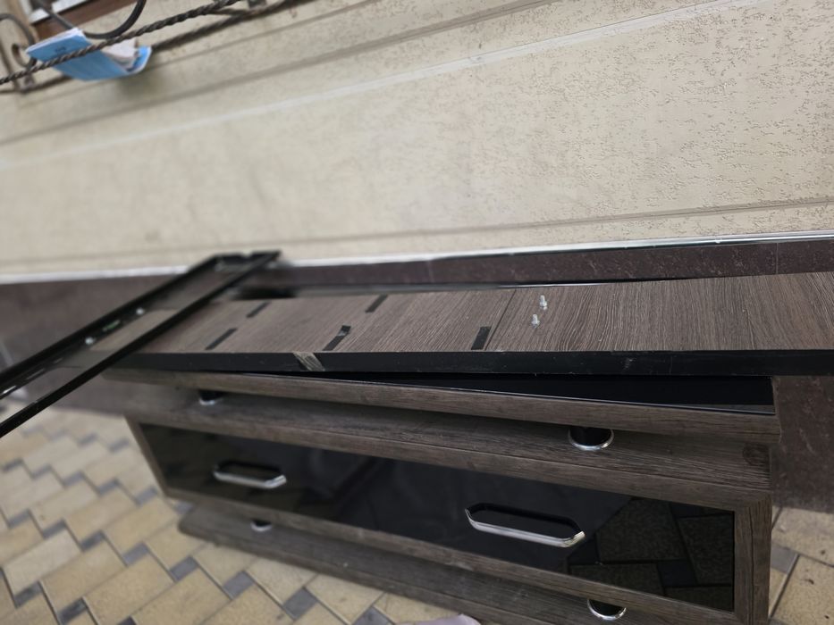 Телевизор подставкаси сотилади.