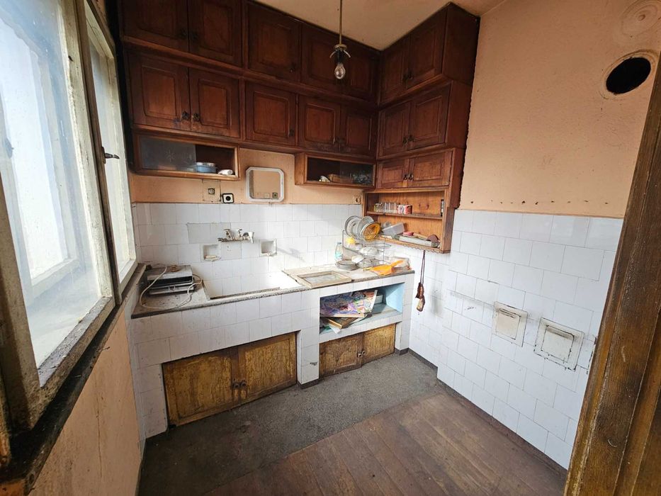 3-етажна къща с двор и гараж в идеален център на Велинград