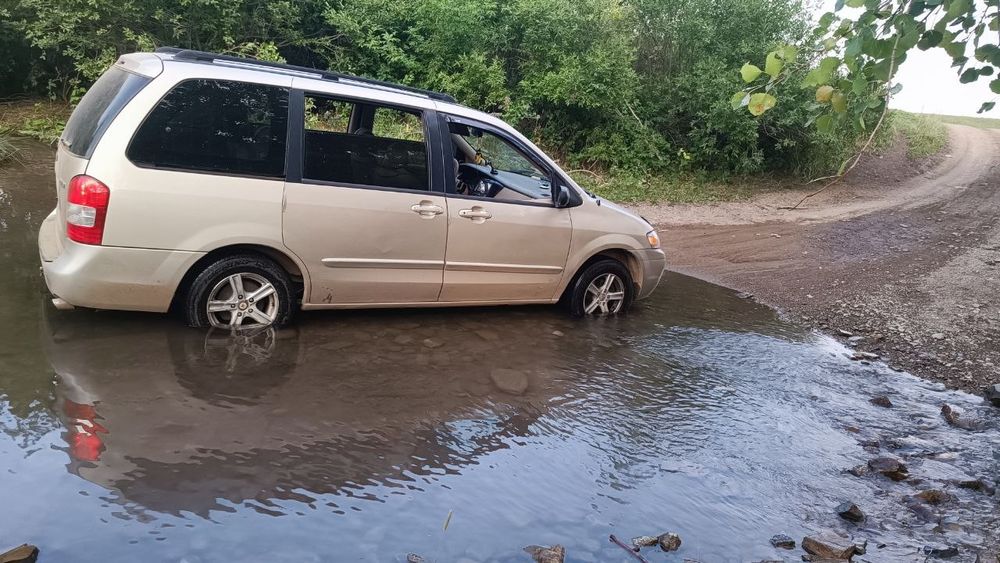 В продаже Mazda mpv 2001 год