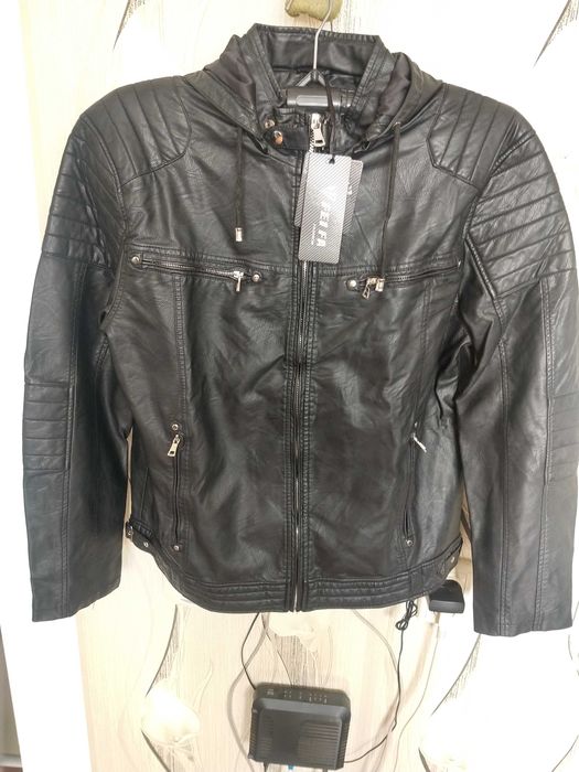 Мъжко кожено яке 85лв.