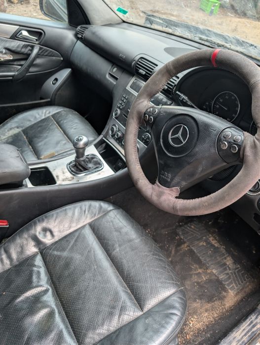 Dezmembrez Mercedes Benz c w203