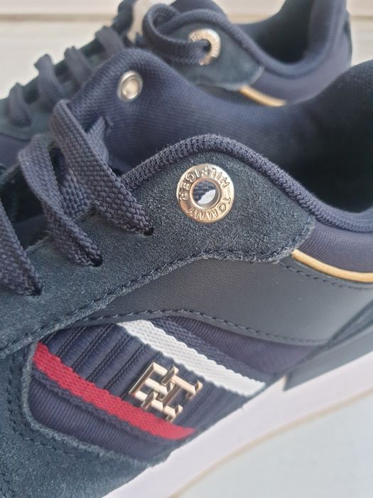 Кроссовки Tommy Hilfiger.