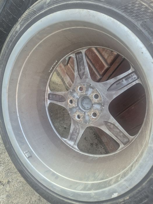 2 roti 245/40ZR19 98W + o anvelopa aceleași dimensiunj