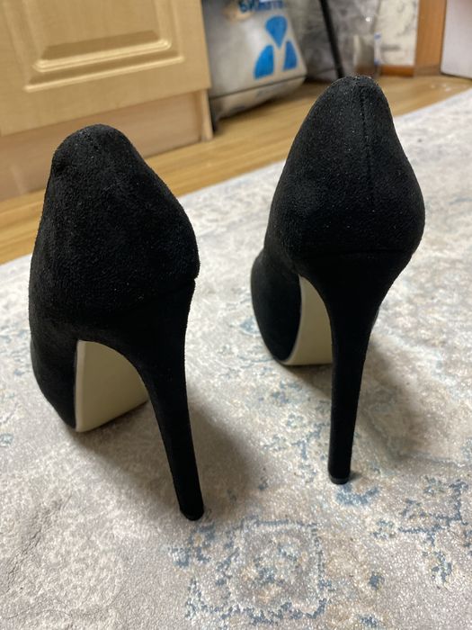 Продается туфли замшевая