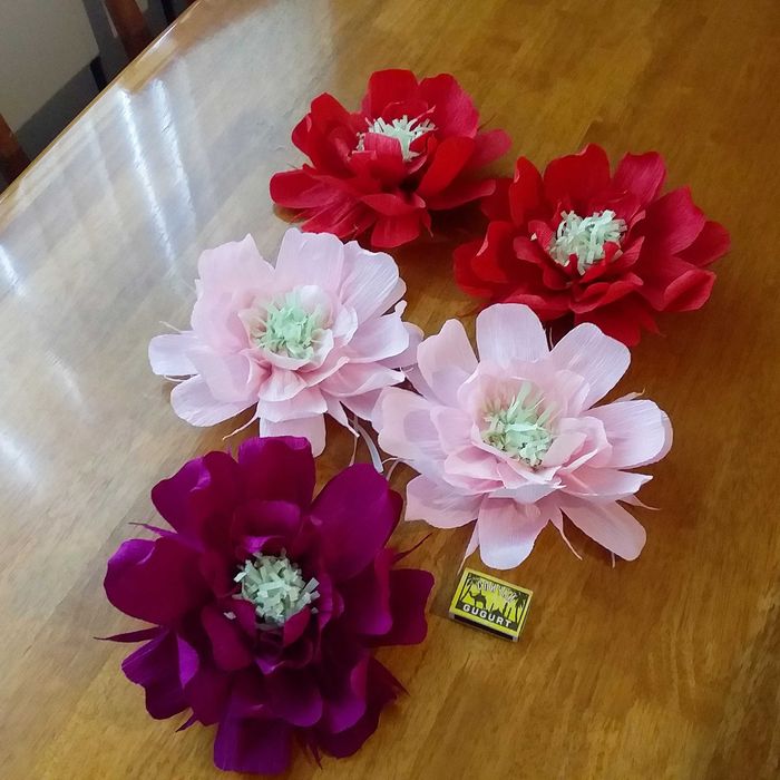 Искусственные цветы для детских танцев. Бумажные цветы.