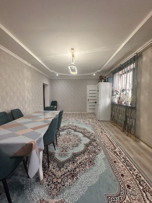 Дом  с большим двором