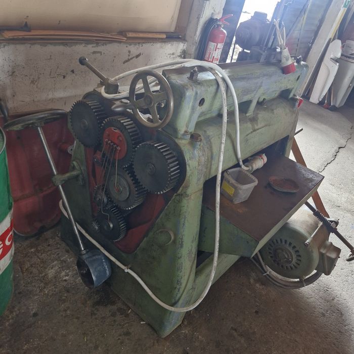 Mașină de rindeluit în grosime