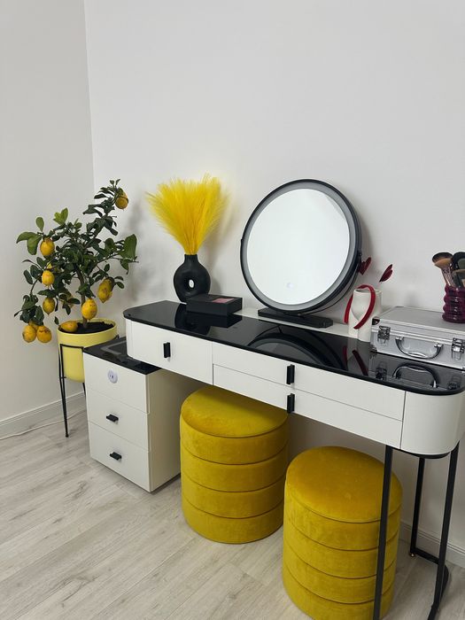 Măsuță pentru machiaj