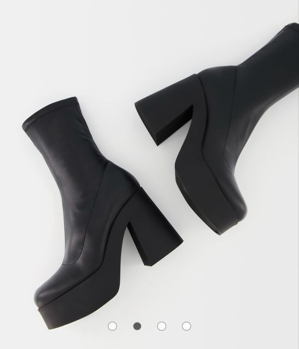 Боти на платформа Bershka