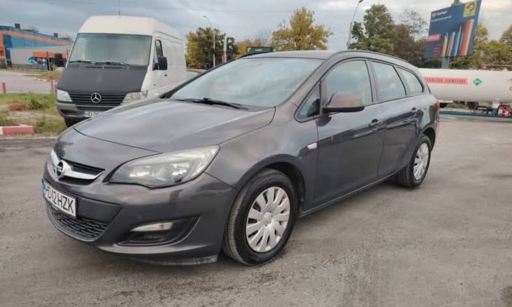 Vând Opel Astra J