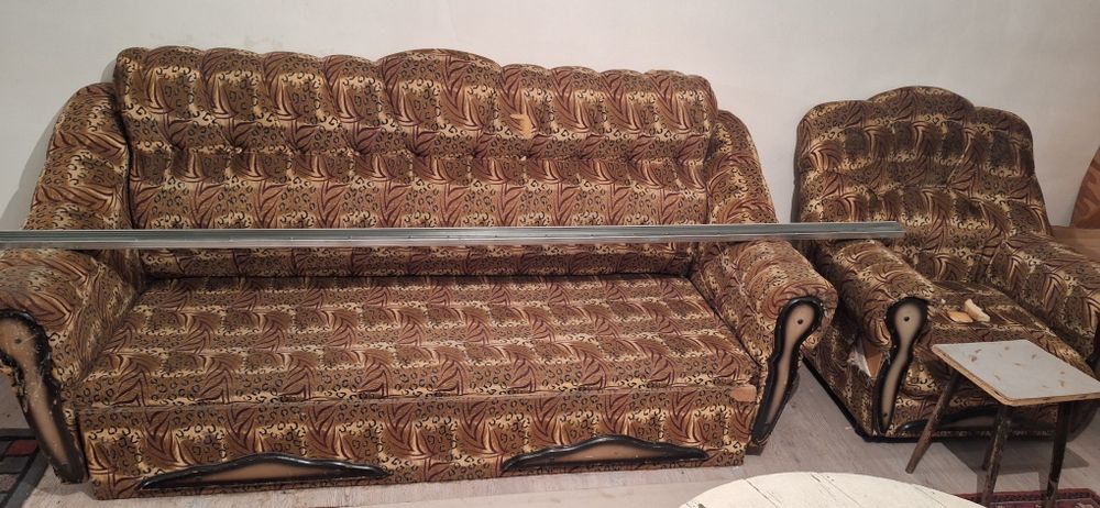 Отдам диван и два кресла