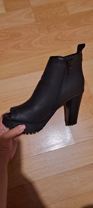 Botine negre NOI