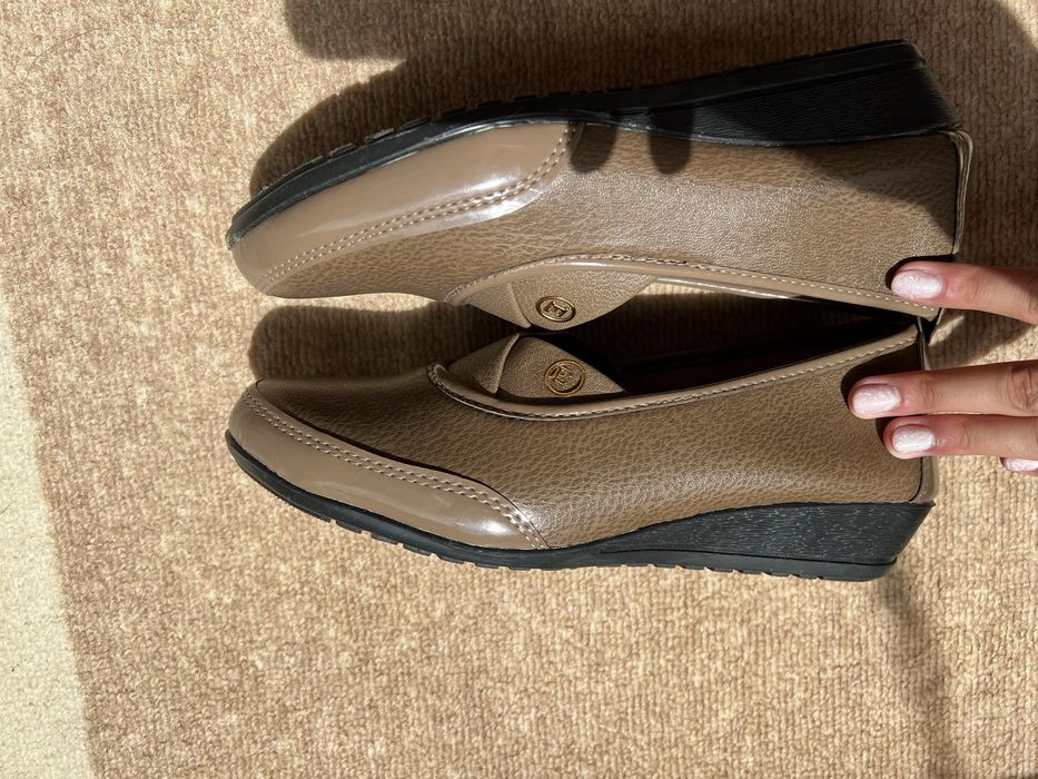 Чисто нови дамски обувки