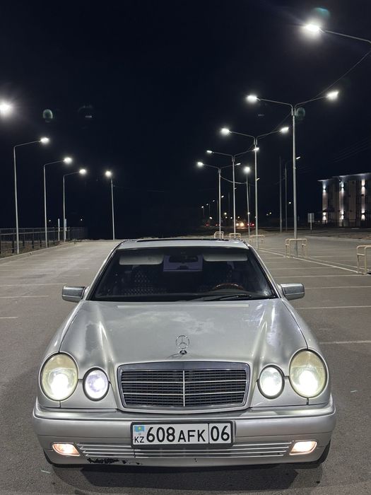 Mercedes E-200